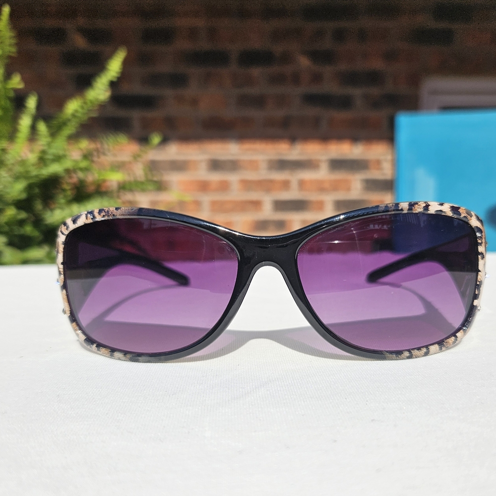 Leopard Print Oval Wrap Around Sunglasses.